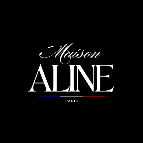 Logo de "Maison Aline Paris" sur un fond noir. Le mot "Maison" est en cursive blanche élégante et le mot "ALINE" est en majuscules blanches, en caractères serif audacieux et stylisés. Sous le mot "ALINE", il y a une fine ligne horizontale divisée en trois couleurs : bleu, blanc et rouge (représentant le drapeau français), avec le mot "PARIS" centré juste en dessous de cette ligne.