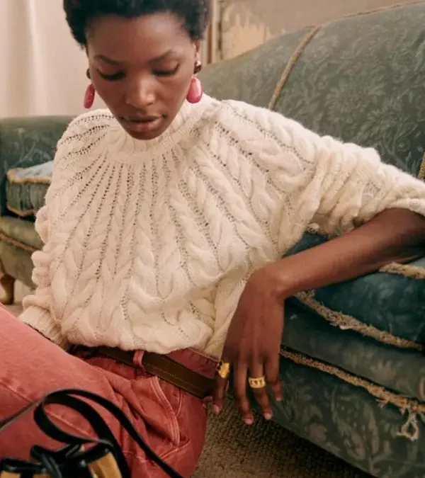 Le pull, pièce centrale du vestiaire féminin 